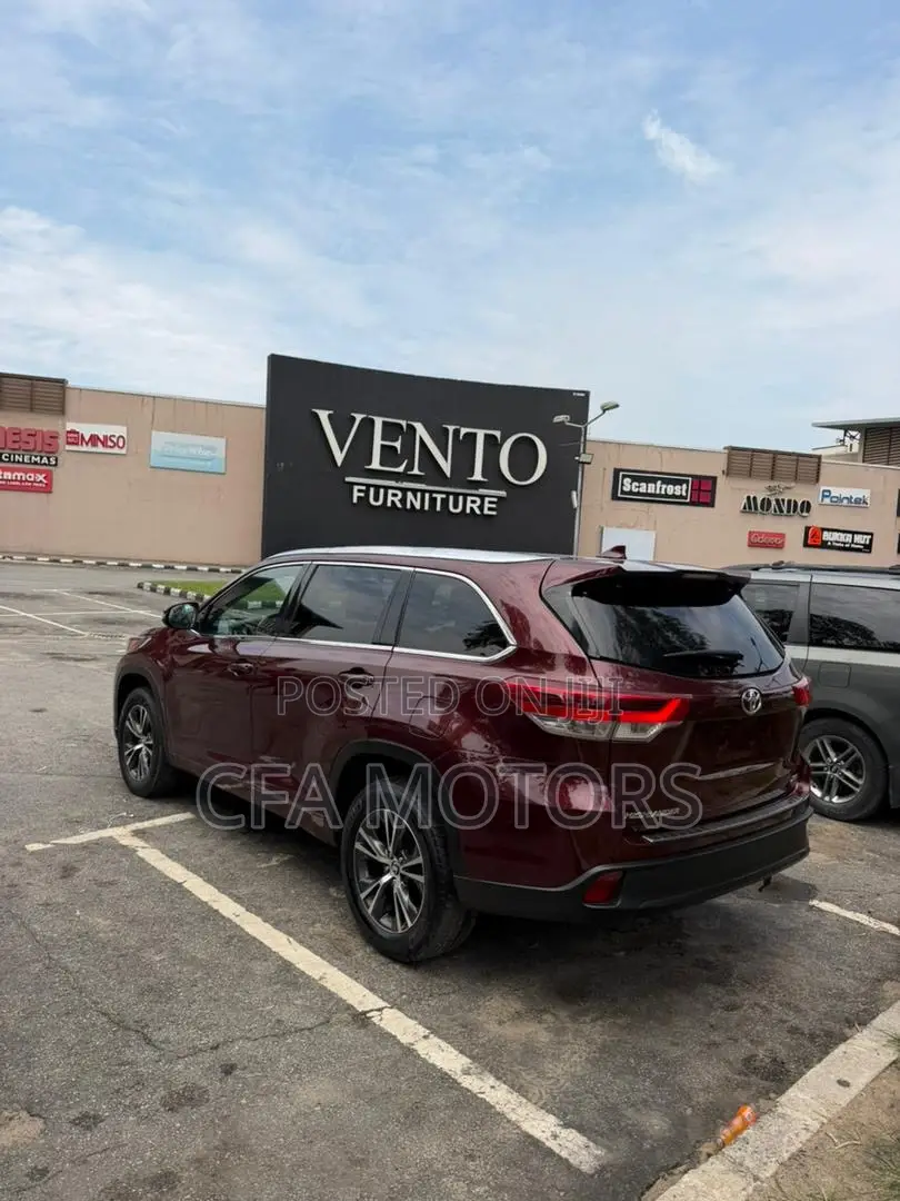 Toyota Highlander XLE 4x2 V6 (3.5L 6cyl 8A) 2018 Red