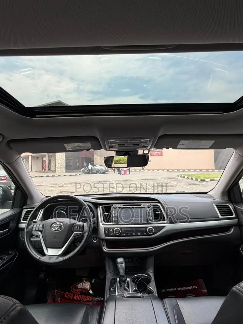 Toyota Highlander XLE 4x2 V6 (3.5L 6cyl 8A) 2018 Red