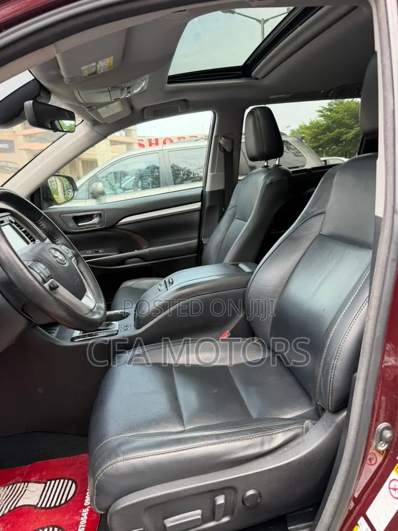Toyota Highlander XLE 4x2 V6 (3.5L 6cyl 8A) 2018 Red