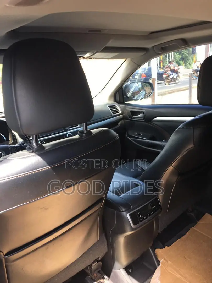 Toyota Highlander XLE V6 4x4 (3.5L 6cyl 6A) 2016 Black