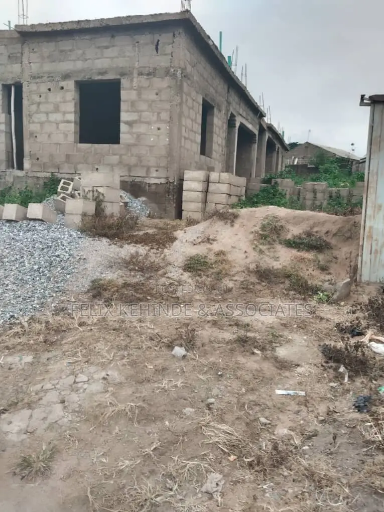 Uncompleted 4 Units of 2bedrooms With 2nos 1bedroom at Alegongo Estate