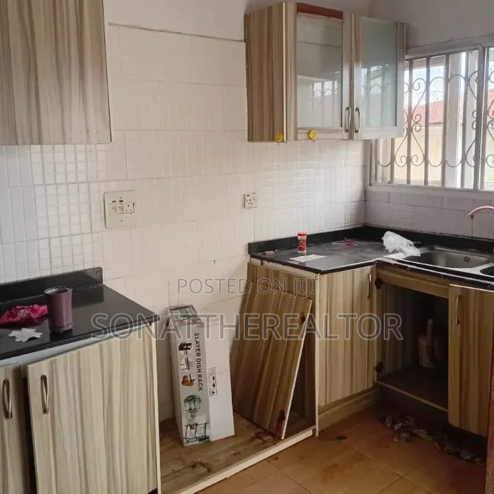 2bdrm Apartment in Oluyole Estate for rent
