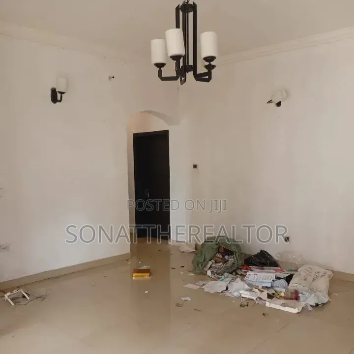 2bdrm Apartment in Oluyole Estate for rent