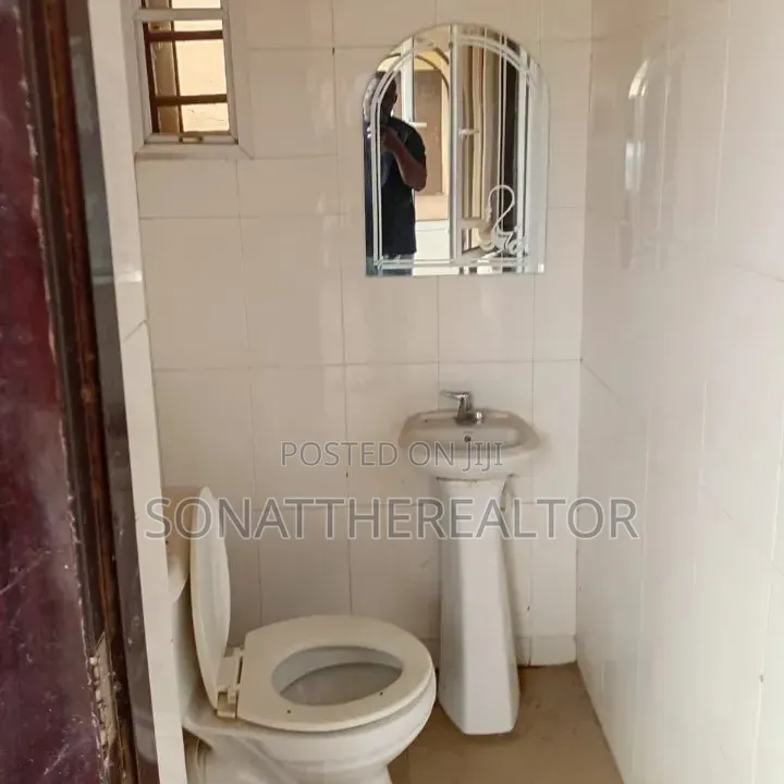 2bdrm Apartment in Oluyole Estate for rent