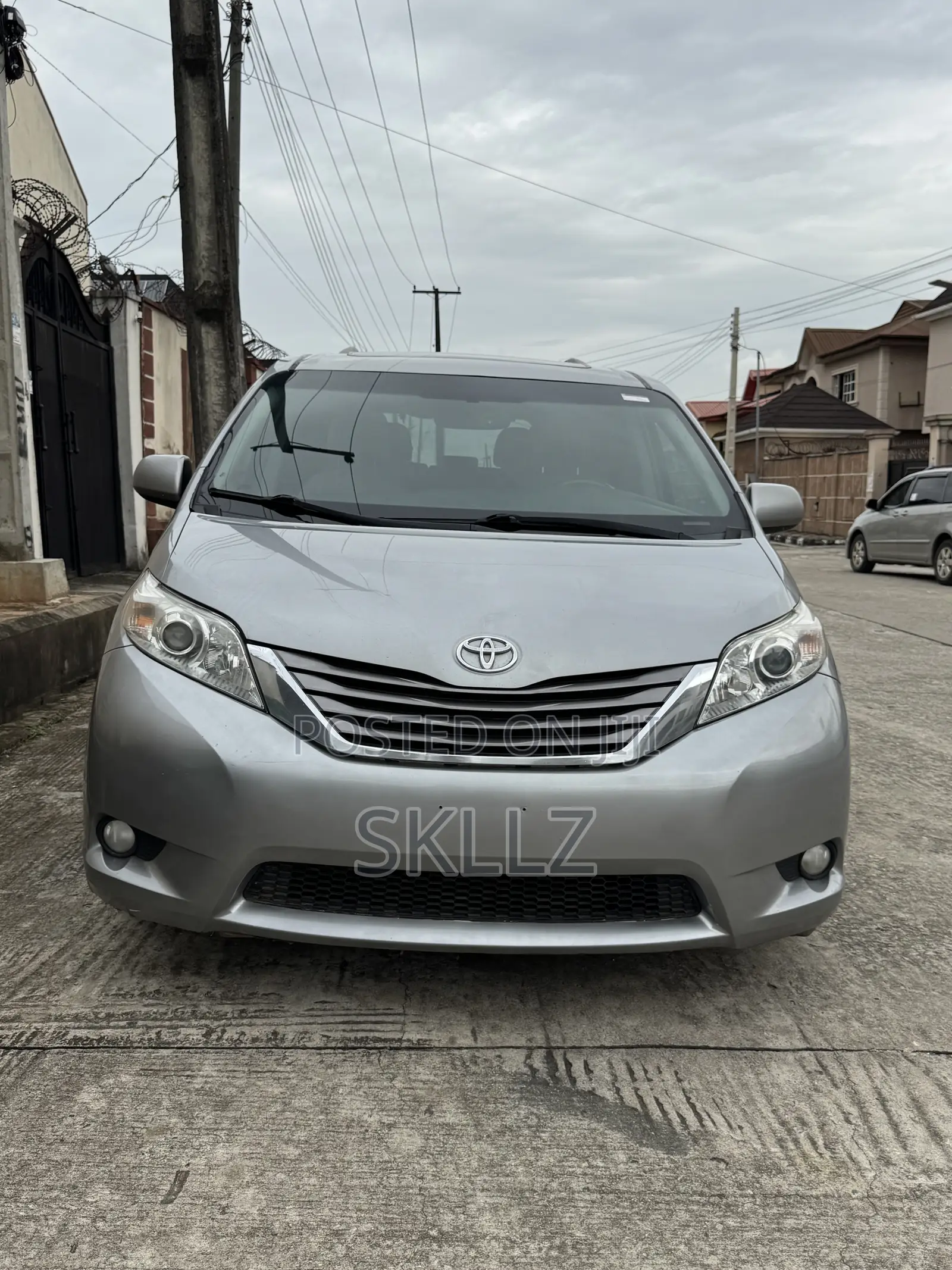 Toyota Sienna XLE Premium AWD (3.5L 6cyl 8A) 2018 Silver