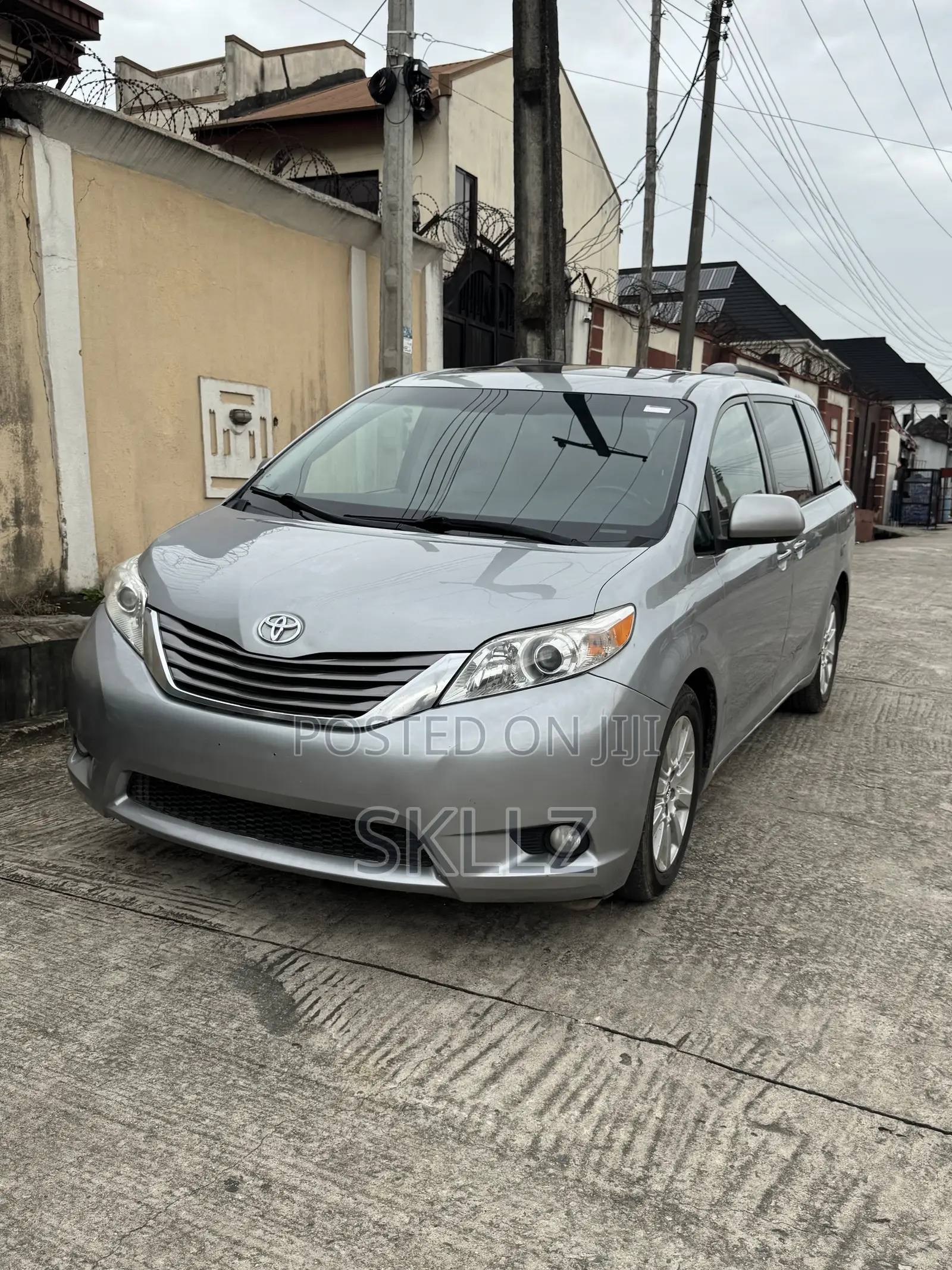 Toyota Sienna XLE Premium AWD (3.5L 6cyl 8A) 2018 Silver