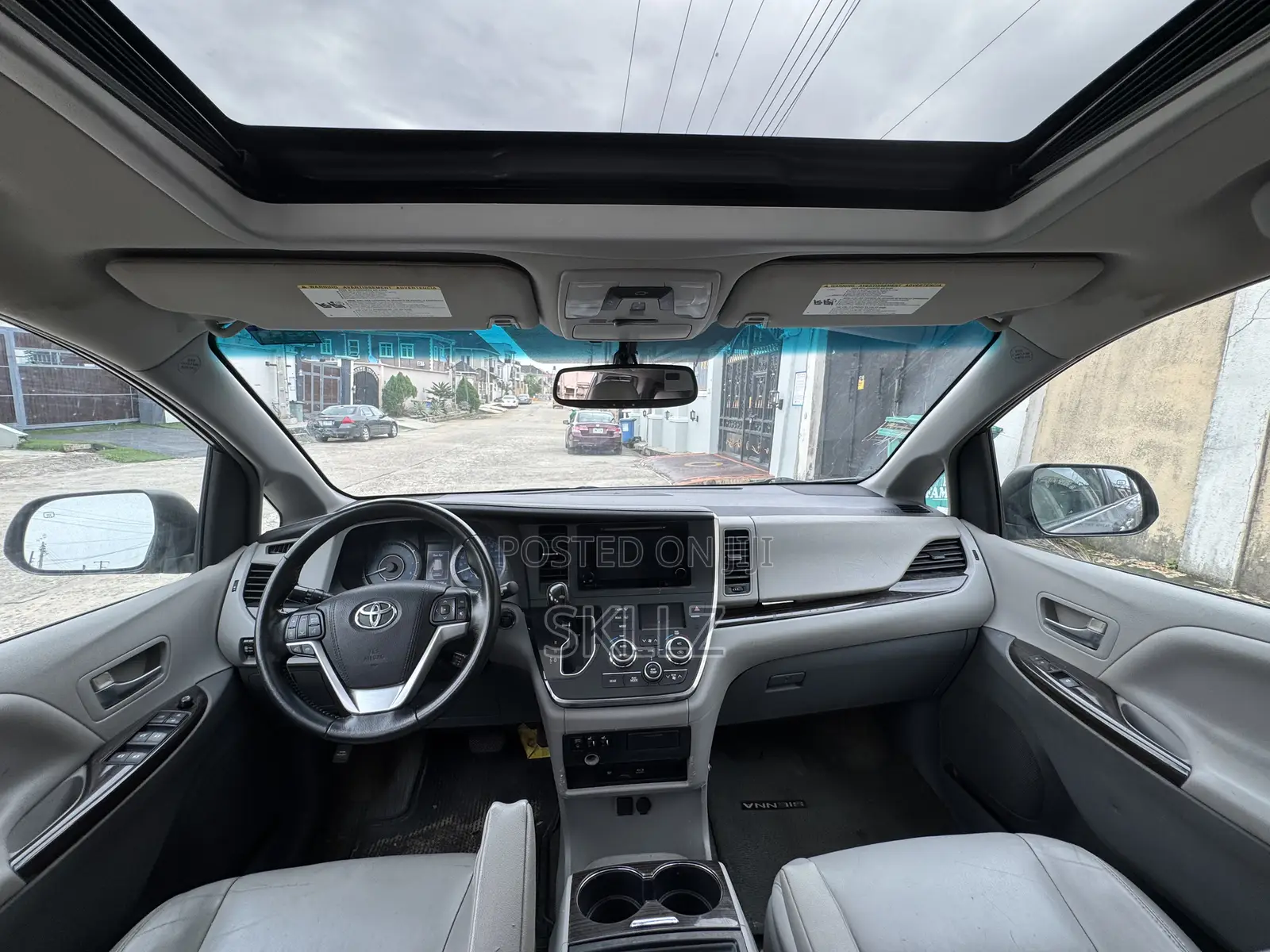 Toyota Sienna XLE Premium AWD (3.5L 6cyl 8A) 2018 Silver