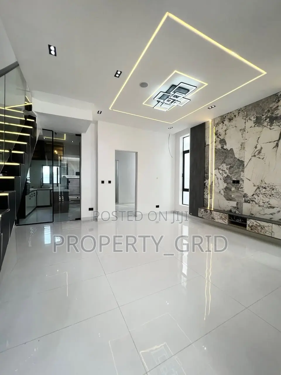 4bdrm Townhouse/Terrace in Ikota for sale