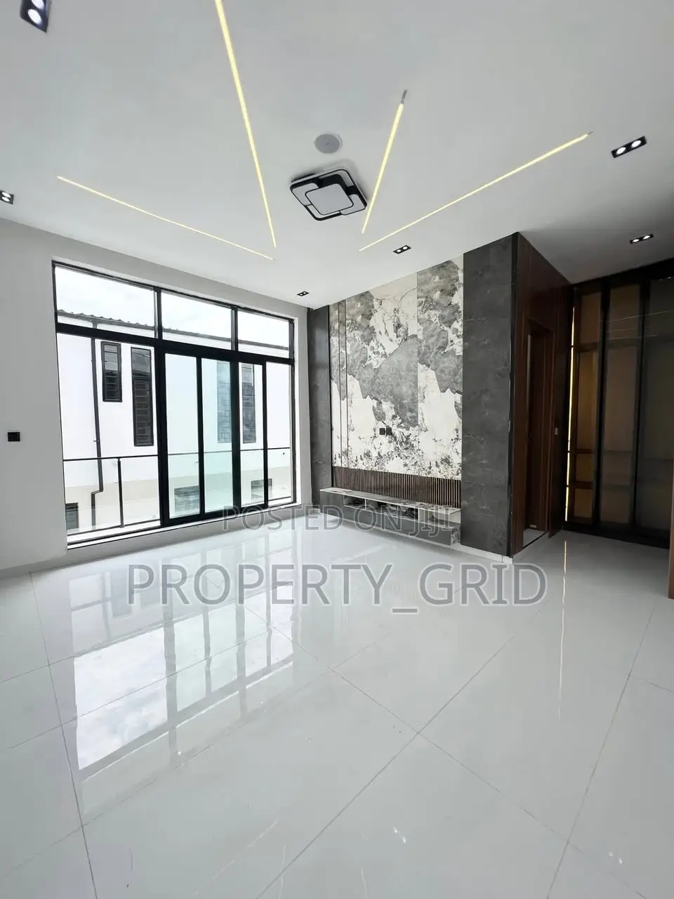 4bdrm Townhouse/Terrace in Ikota for sale