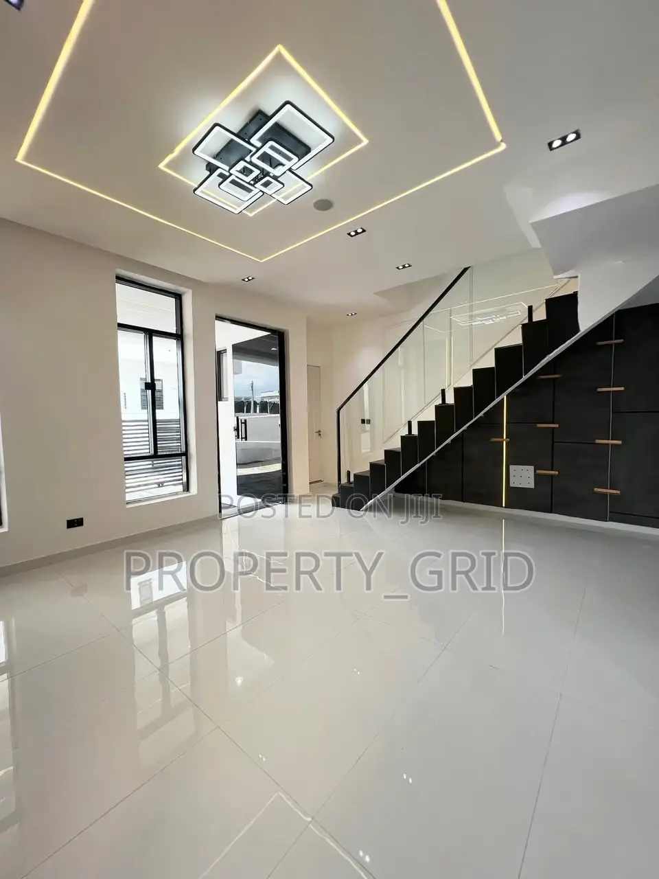 4bdrm Townhouse/Terrace in Ikota for sale