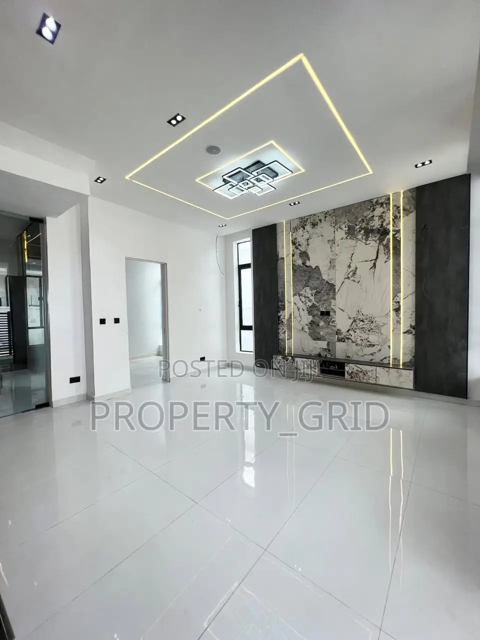 4bdrm Townhouse/Terrace in Ikota for sale