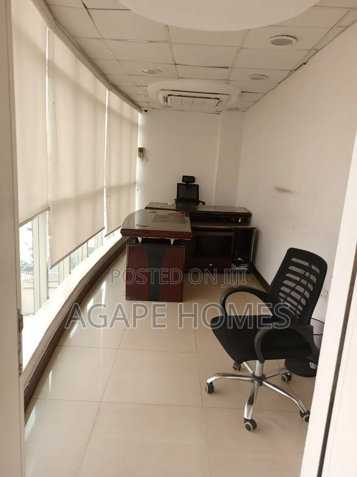 An Open Plan Modern Office Space on the 2nd Floor With Ample Parking