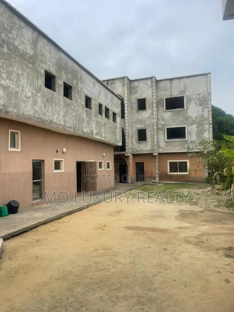10bdrm Block of Flats in Ajah for sale