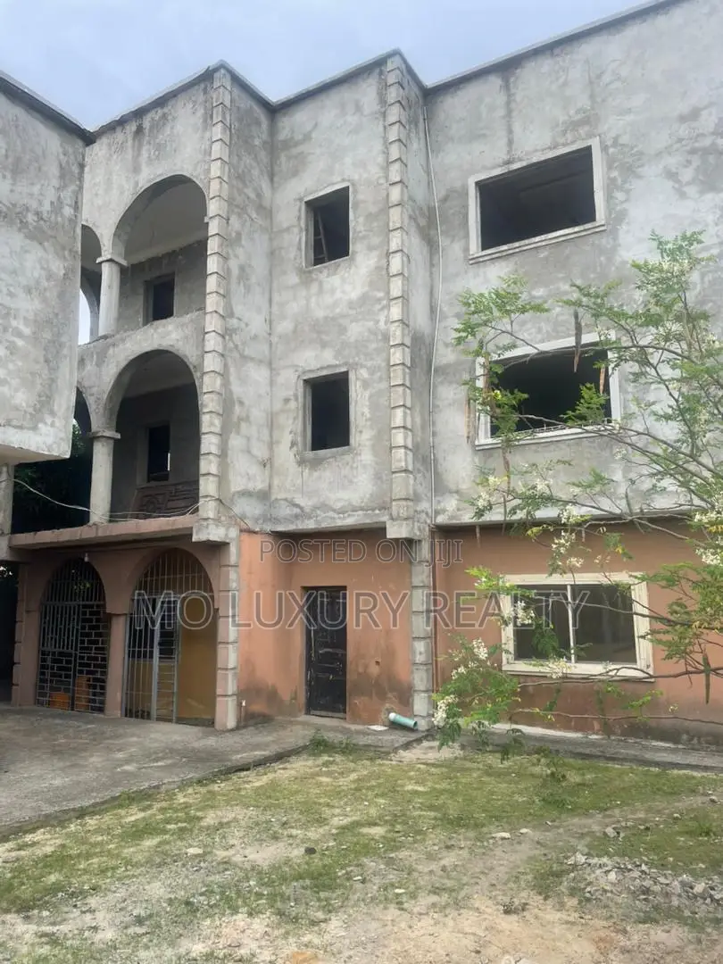 10bdrm Block of Flats in Ajah for sale