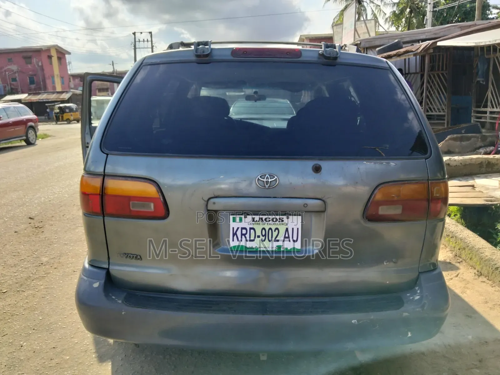 Toyota Sienna 2000 Gray
