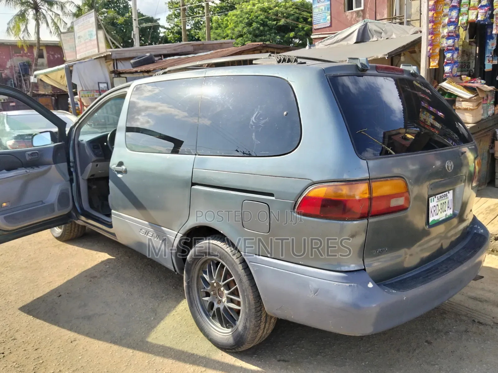 Toyota Sienna 2000 Gray