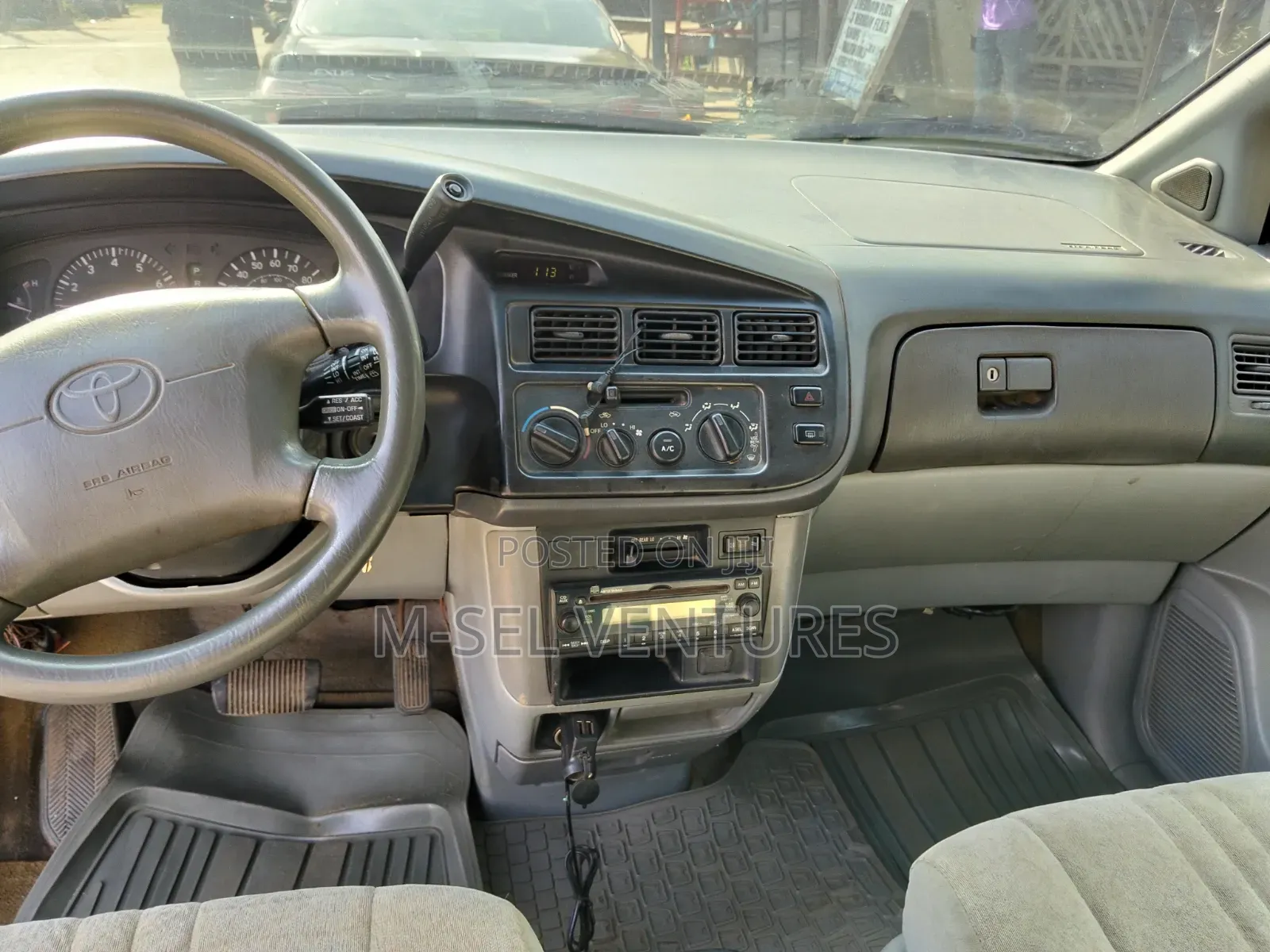 Toyota Sienna 2000 Gray