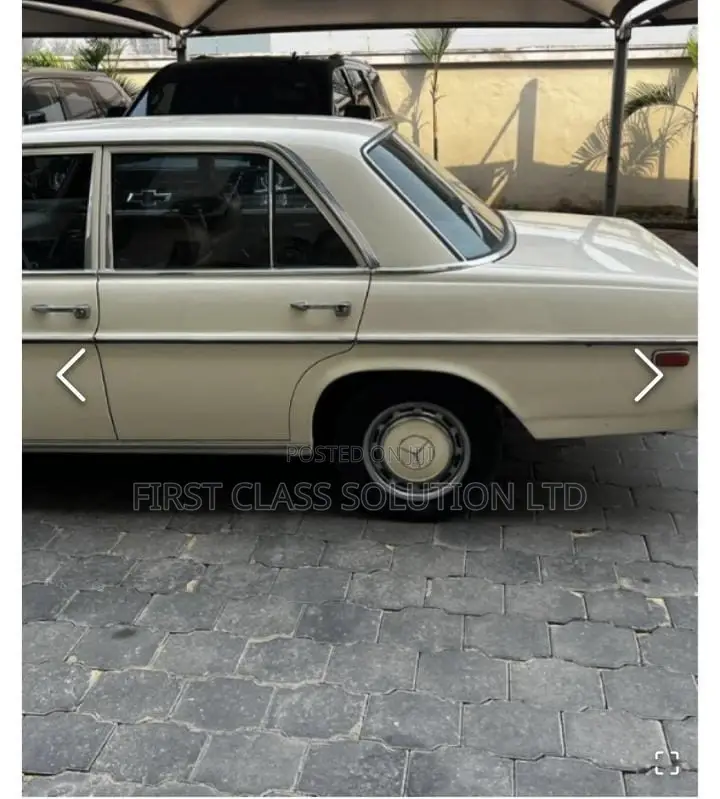 Vintage Mercedes Benz W114 for Hire