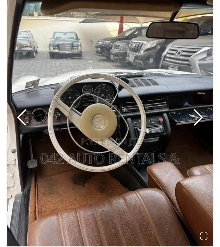 Vintage Mercedes Benz W114 for Hire