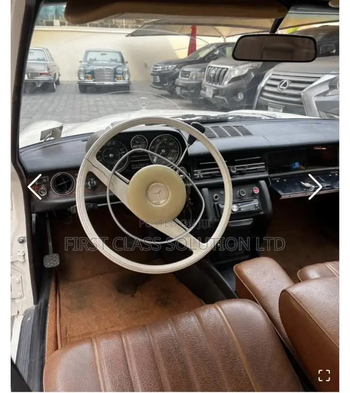 Vintage Mercedes Benz W114 for Hire