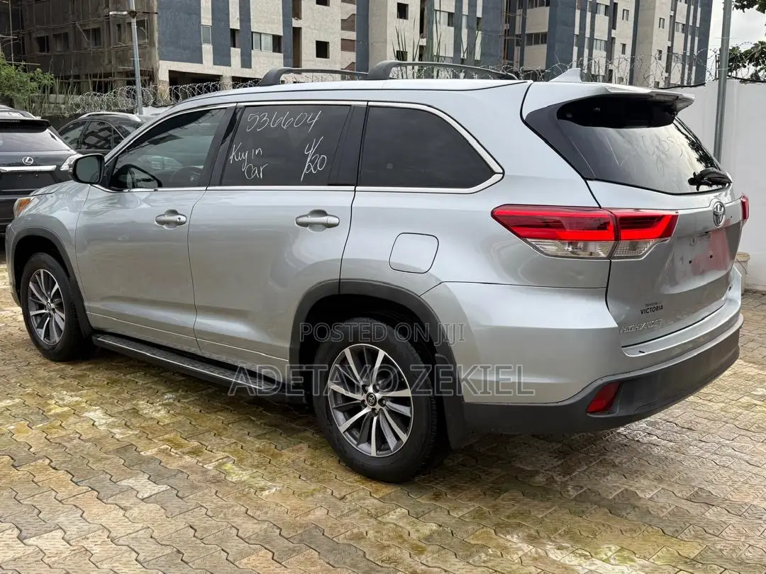Toyota Highlander 2018 Silver