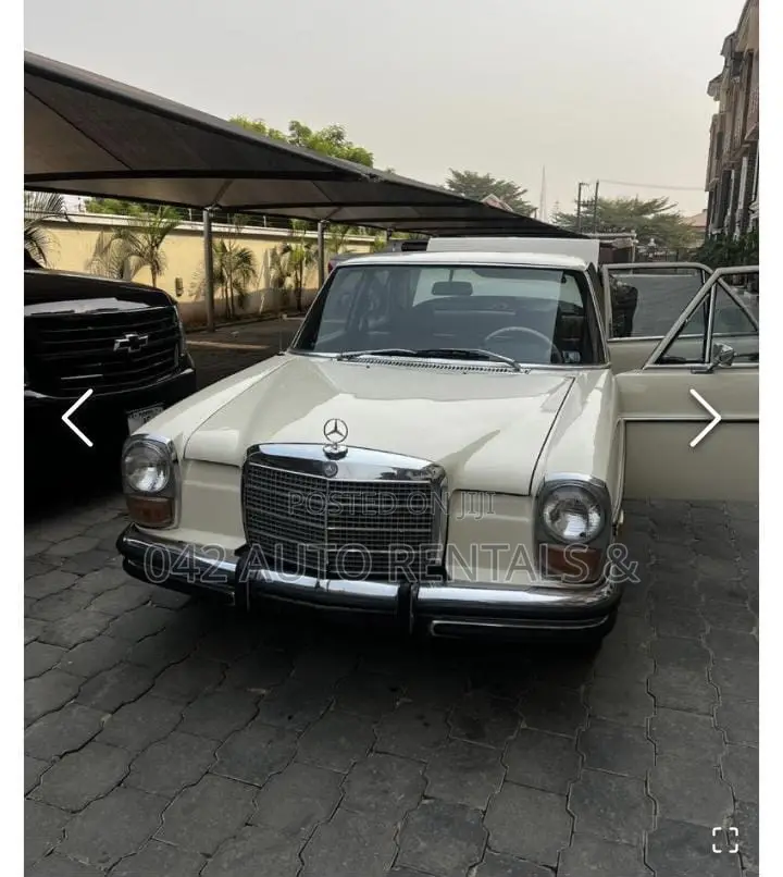 Vintage Mercedes Benz W114 for Hire