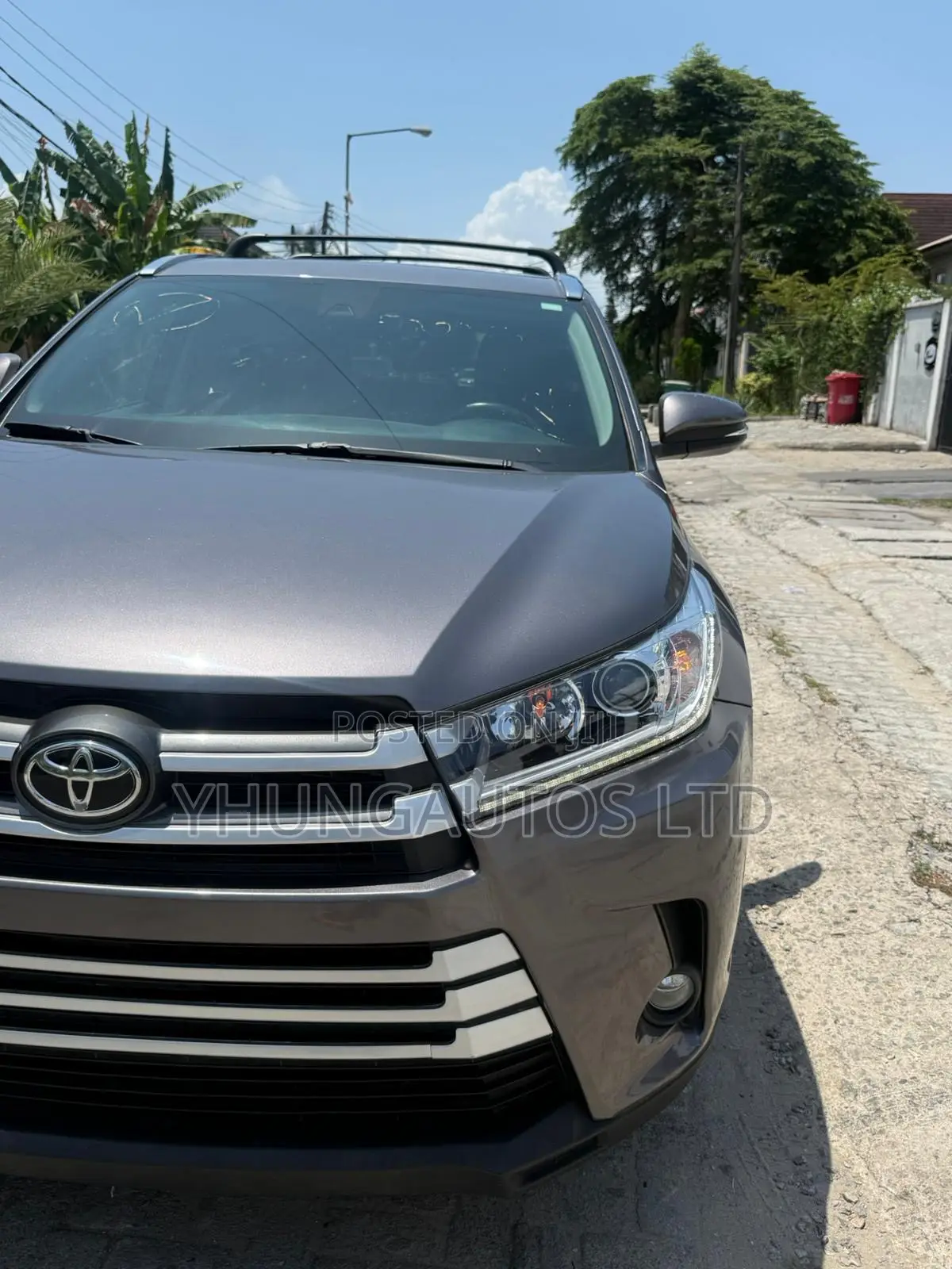 Toyota Highlander XLE 4x4 V6 (3.5L 6cyl 8A) 2017 Gray