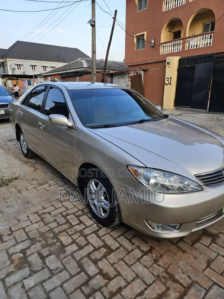 Toyota Camry LE 4dr Sedan (2.4L 4cyl 5A) 2006 Gold
