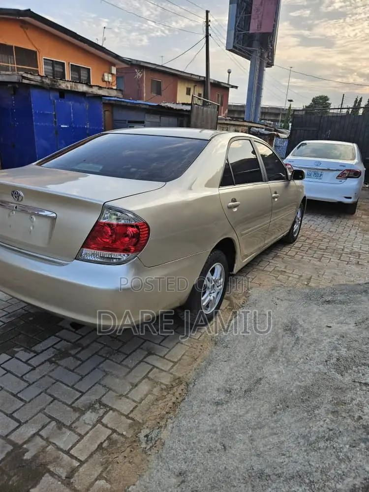 Toyota Camry LE 4dr Sedan (2.4L 4cyl 5A) 2006 Gold