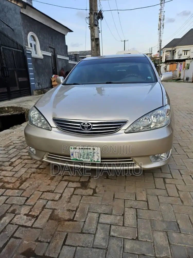 Toyota Camry LE 4dr Sedan (2.4L 4cyl 5A) 2006 Gold