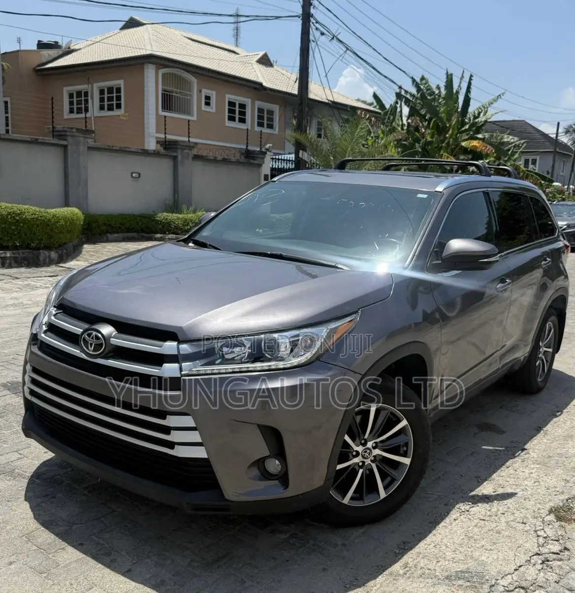 Toyota Highlander XLE 4x4 V6 (3.5L 6cyl 8A) 2017 Gray