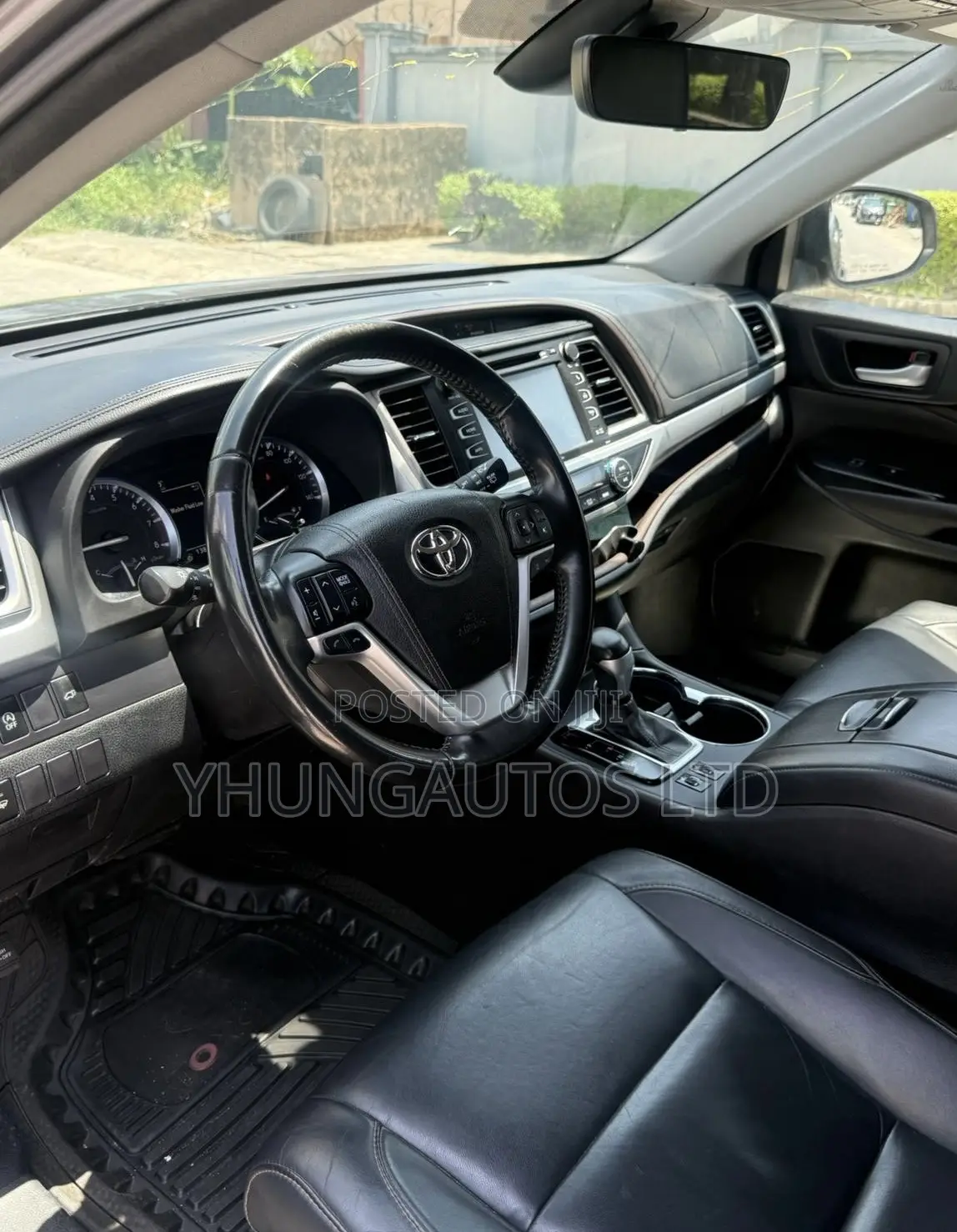 Toyota Highlander XLE 4x4 V6 (3.5L 6cyl 8A) 2017 Gray