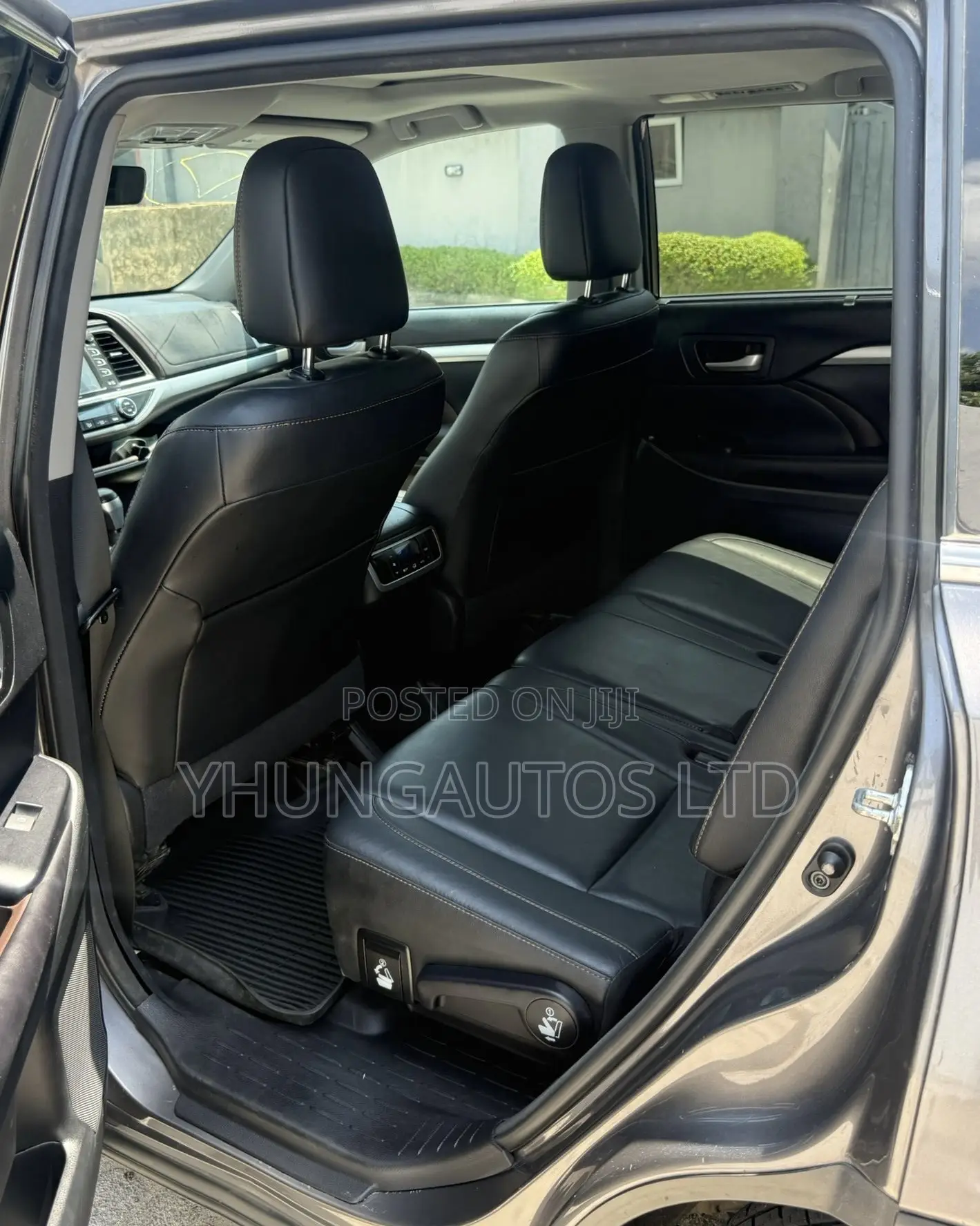 Toyota Highlander XLE 4x4 V6 (3.5L 6cyl 8A) 2017 Gray