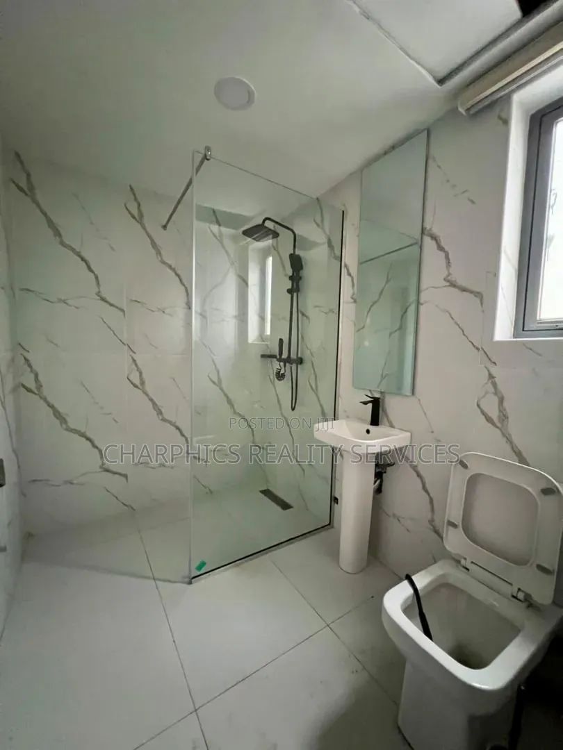 Furnished 2bdrm Apartment in Lekki Phase 1 for sale