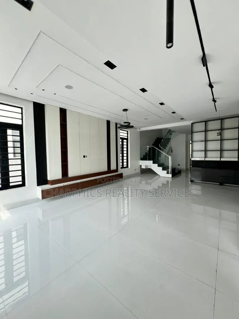 5bdrm Duplex in Lekki Phase 1 for sale