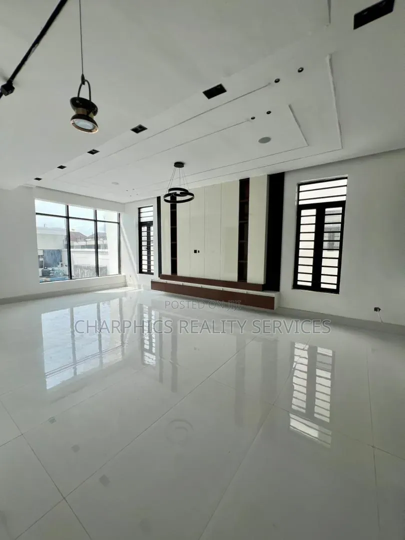 5bdrm Duplex in Lekki Phase 1 for sale