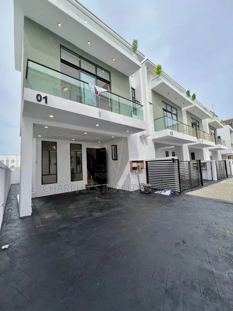 4bdrm Duplex in Ikota for sale