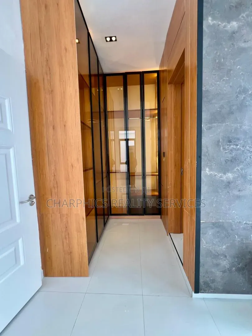 4bdrm Duplex in Ikota for sale