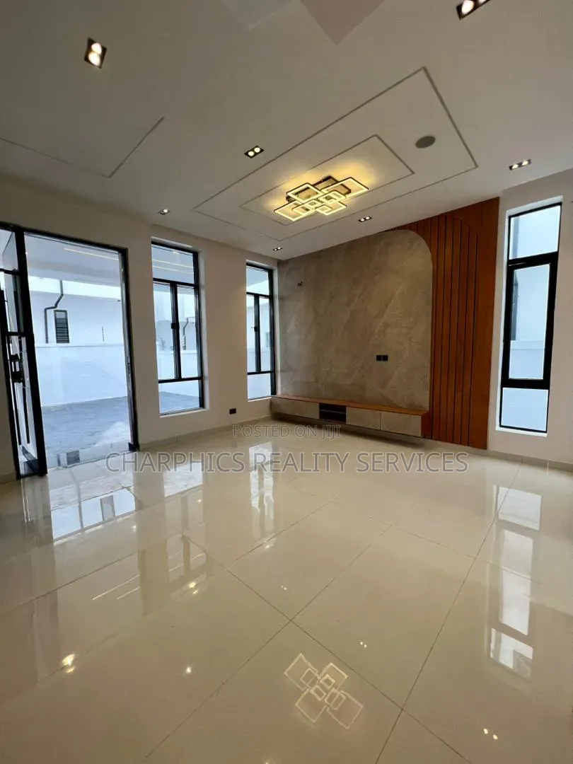 4bdrm Duplex in Ikota for sale