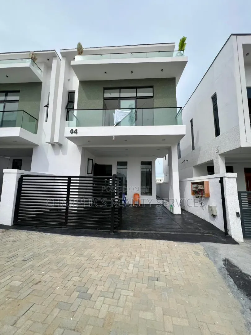 4bdrm Duplex in Ikota for sale