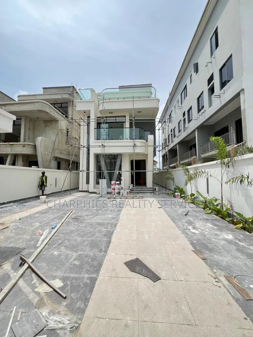 5bdrm Duplex in Lekki Phase 1 for sale