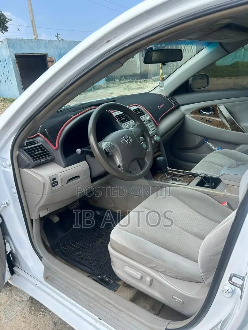 Toyota Camry 2.4 LE 2008 White