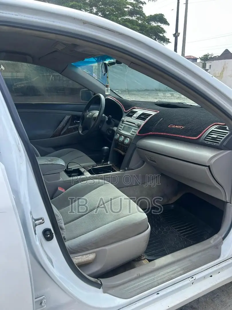 Toyota Camry 2.4 LE 2008 White