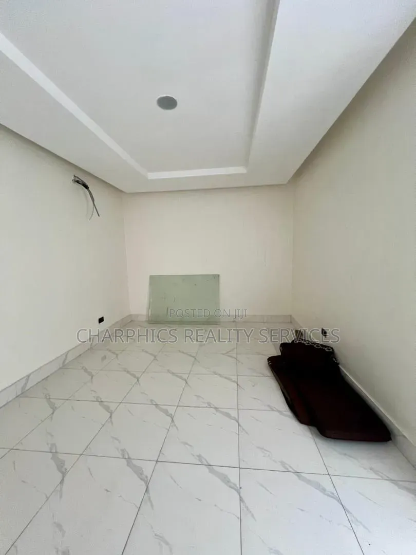 5bdrm Duplex in Lekki Phase 1 for sale