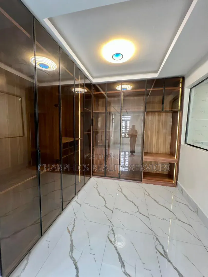 5bdrm Duplex in Lekki Phase 1 for sale