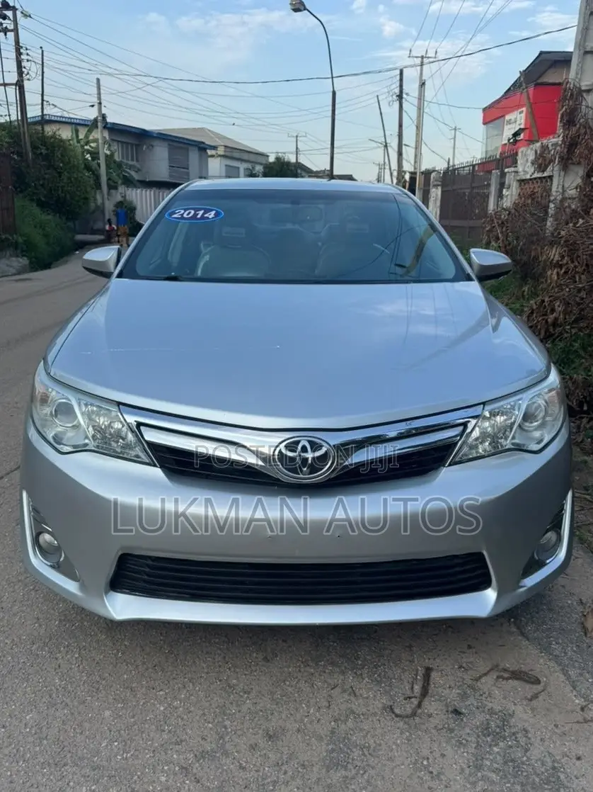 Toyota Camry XLE 4dr Sedan (3.5L 6cyl 6A) 2014 Silver