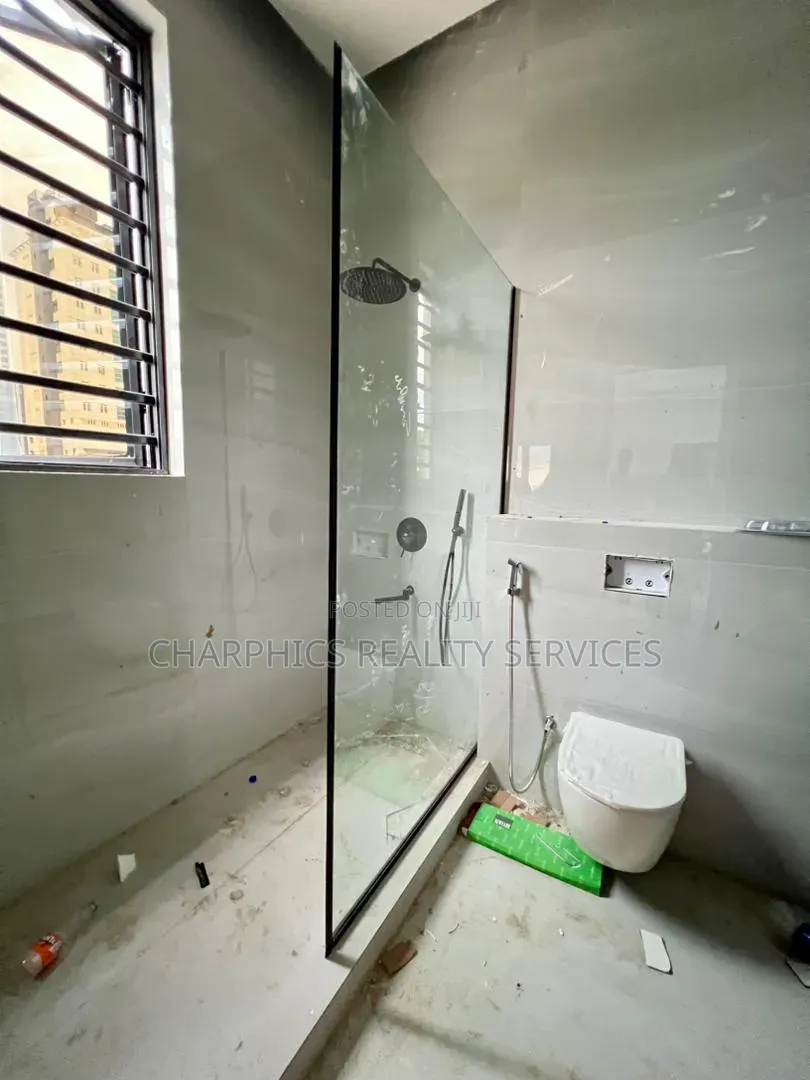 6bdrm Duplex in Akin Olugbade for sale