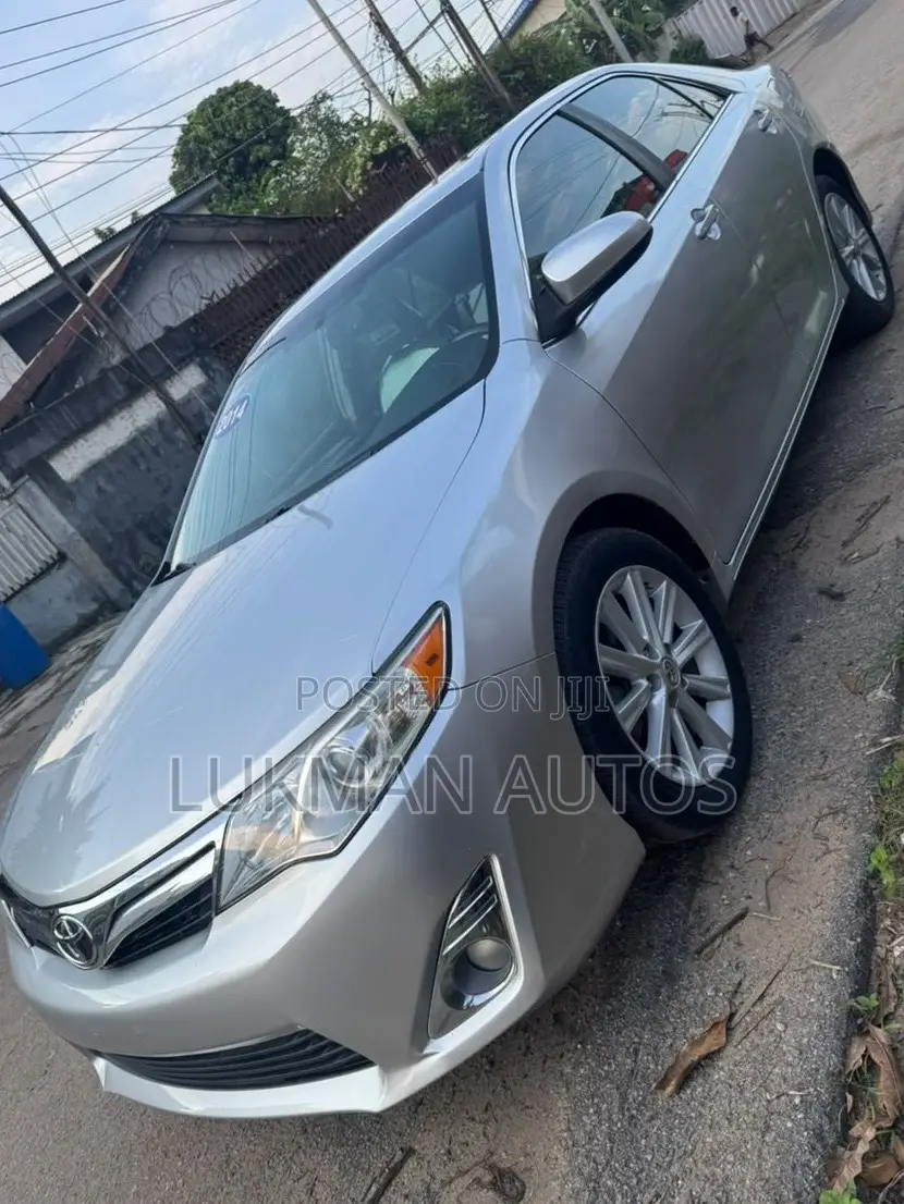 Toyota Camry XLE 4dr Sedan (3.5L 6cyl 6A) 2014 Silver