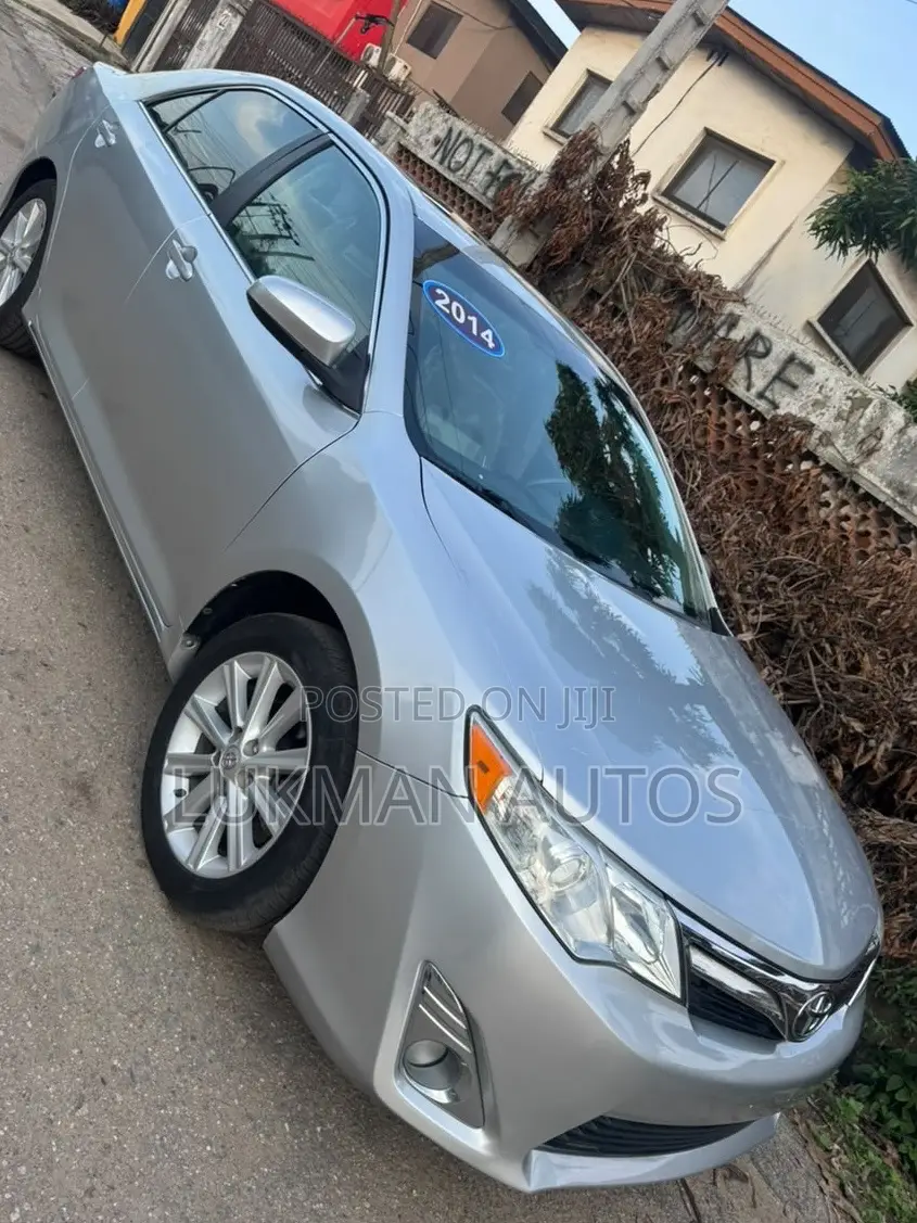 Toyota Camry XLE 4dr Sedan (3.5L 6cyl 6A) 2014 Silver