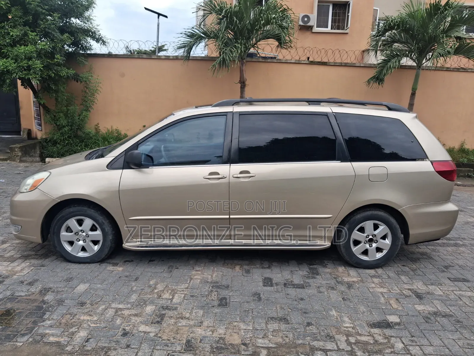 Toyota Sienna 2005 Gold